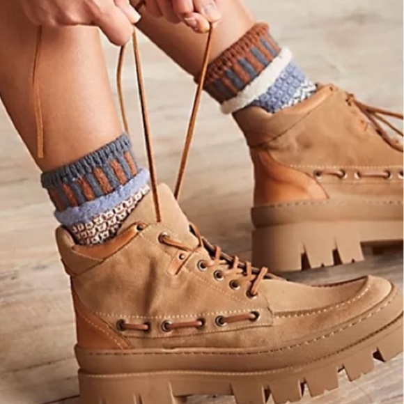 $268 Free People Dawn Hiker Tan Suede Leather Lug Sole Boots size 38 (8). - Picture 8 of 8
